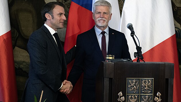 Emmanuel Macron a Petr Pavel po setkn v Praze. (5. bezna 2024)