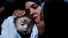 Rania Abú Anzaová se svými dvojaty, která zahynula pi izraelském náletu na...