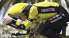 Dánský cyklista Jonas Vingegaard jede bhem závodu Tirreno-Adriatico ve...