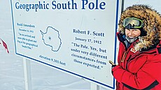 Lucie Výborná u geografického jiního pólu na Antarktid. Místo leí na 90°...