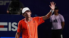 Australský tenista Alex de Minaur slaví výhru ve finále turnaje v Acapulcu.
