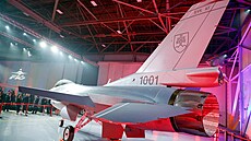Slovensko pevzalo první dva nové letouny F-16 v Greenville v Jiní Karolín