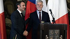 Emmanuel Macron a Petr Pavel po setkání v Praze. (5. bezna 2024)