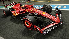Oliver Bearman z Ferrari se chystá na kvalifikaci Velké ceny Saúdské Arábie.