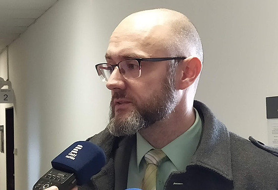 Milo Studenovský na chodb ústeckého okresního soudu. (15. bezna 2024)