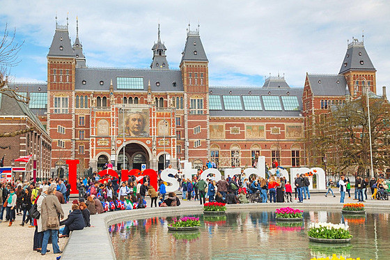 Amsterdam chce od návtvy msta odradit turisty, kteí tu vyhledávají...