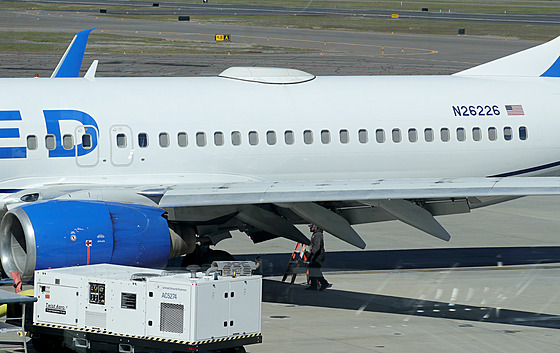 Boeing 737-800 pistál na letiti v americkém Oregonu bez ásti vnjího...