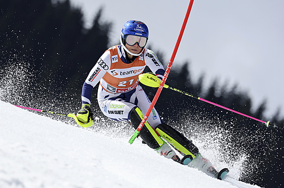 Martina Dubovská jede první kolo slalomu v Saalbachu.