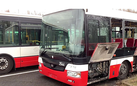 Autobus typ SOR NB12. Najeto má 829 517 kilometr a jeho stav tomu odpovídá....