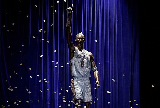 Kobe Bryant dostal v Los Angeles první sochu, není poslední.