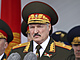 Kdo m nejvt furku? Blorusk prezident Alexandr Lukaenko na vojensk...