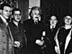 Leo Herrmann (druh zleva) ve spolenosti Alberta Einsteina po projekci snmku...