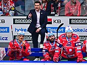 Pardubický trenér Marek Zadina bhem zápasu v Hradci Králové