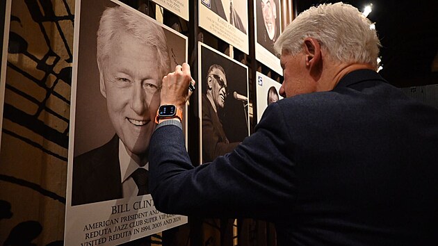 Bval americk prezident Bill Clinton opt navtvil jazzov klub Reduta. V roce 1994 si zde zahrl na saxofon. (10. bezna 2024)