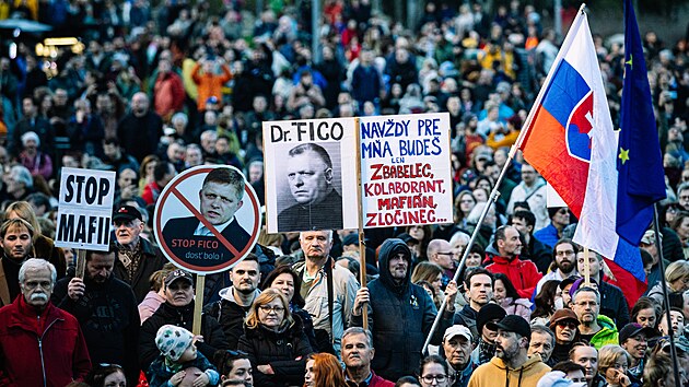 Slovci protestuj proti vld Roberta Fica a jejm zsahm do veejnoprvn RTVS. (15. bezna 2024)