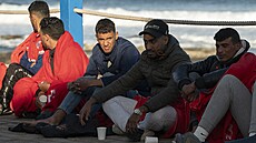 S náporem uprchlík se v posledních týdnech potýkají Kanárské ostrovy. (bezen...