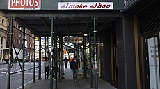 Leení v New Yorku zakrývá nkteré obchody a trafiky. (9. íjna 2023)