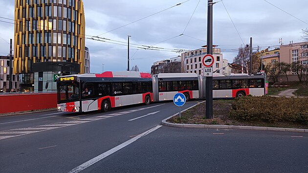 idii jízdu s tílánkovými trolejbusy z Veleslavína na Letit Václava Havla Praha zvládají mistrovsky