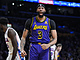 Anthony Davis z LA Lakers se raduje ze vstelenho koe bhem utkn proti...