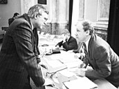 Marián alfa (vpravo) byl ministrem poslední komunistické federální vlády v...