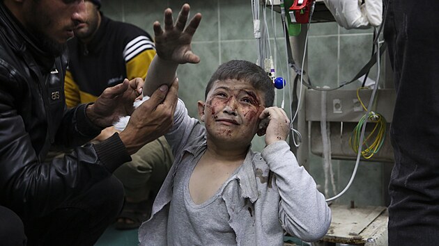 Rafh. Palestinsk chlapec zrann pi izraelskm bombardovn (24. bezna 2024)
