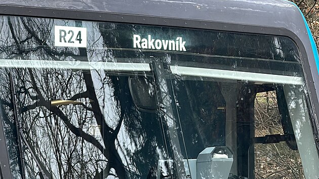 Osobn vlak srazil v Kladn-Rozdlov nezletilou dvku, skonila se zrannm v nemocnici. (28. bezna 2024)