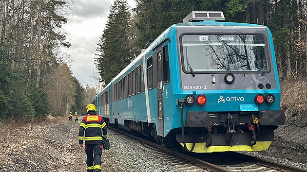 Osobn vlak srazil v Kladn-Rozdlov nezletilou dvku, skonila se zrannm v nemocnici. (28. bezna 2024)