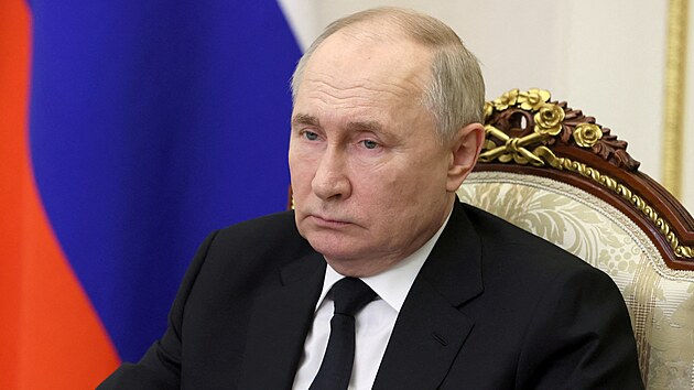 Rusk prezident Vladimir Putin pedsed schzce, na kter se projednvaj opaten pijat po toku na koncertn halu u Moskvy. (25. bezna 2024)