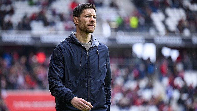 Xabi Alonso, trenér Bayeru Leverkusen, bhem utkání ve Freiburgu.