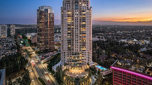 Luxusní penthouse ve 40. pate mrakodrapu The Century v Los Angeles, který má...