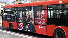 Pedvolební reklama Petera Pellegrinho na autobuse v Bratislav (17. bezna...