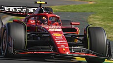 Carlos Saint z Ferrari bhem Velké ceny Austrálie.