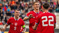 etí fotbalisté do jedenadvaceti let slaví jeden z gól v kvalifikaci na Euro...