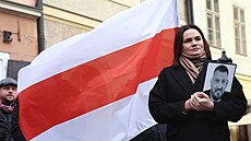 Bloruská opoziní vdkyn Svjatlana Cichanouská v nedli odhalila v Praze...