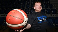 Radek Kroupa v Dín hraje, trénuje i moderuje. V basketbalu prorazil i se...