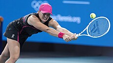 Polská tenistka tenistka Iga wiateková v duelu s Lindou Noskovou ve 3. kole...