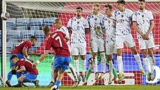 Antonín Barák stílí vítzný gól v zápase s Norskem.