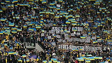 Ukrajintí fanouci podporují fotbalovou reprezentaci.