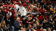 Fanouci Leverkusenu sedm kol ped koncem naznaují, co se brzy stane: jejich...