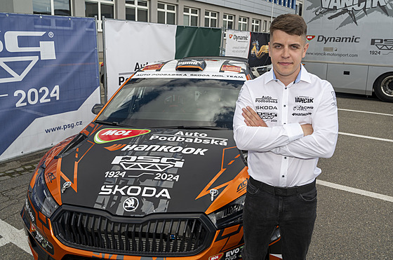 Dominik Stíteský pedstavuje nový vz koda Fabia RS Rally2.