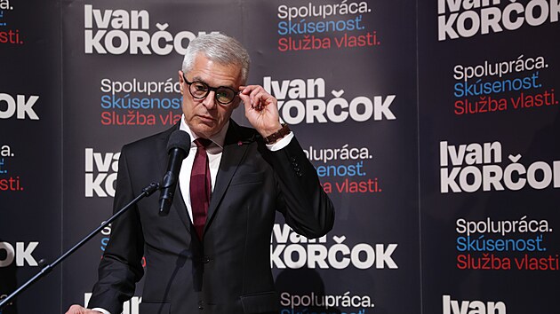 Ivan Korok ve svém volebním tábu bhem druhého kola pímé volby nového...
