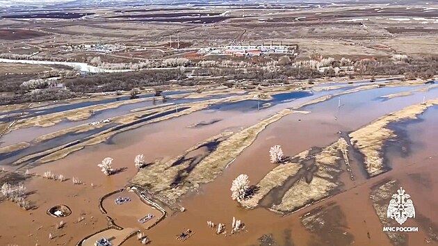 Ruskou Orenburskou oblast suuj zplavy kvli stoupajcm vodm po jarnm tn u nkolik dn. (5. dubna 2024)