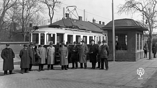 Zahájení elektrického provozu na místní a drobné dráze proběhlo v zastávce Výstavní třída (dříve Denisova třída) dne 29. března 1934 za účasti vrcholných představitelů VHHT v čele s generálním ředitelem Oskarem Federerem. GPS: 49.8167900N, 18.2734650E