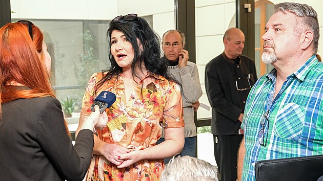 Nela Lisková stanula u soudu. Čelí obvinění za podněcování nenávisti a výzvy k denacifikaci Česka a manipulativní vyjádření k politickým stranám, homosexuálům i muslimům. (9. dubna 2024)