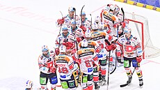 Pardubití hokejisté se radují z výhry ve druhém semifinále proti Litvínovu.