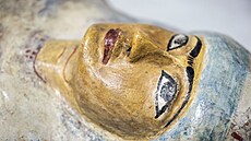 Ozdobou výstavy v eském muzeu stíbra je krásná enská mumie Hereret neboli...