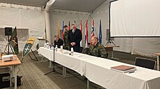 Premiér Petr FIala na návtv eských voják na základn v litevské Rukle (2....