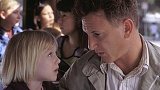 Dakota Fanningová a Sean Penn ve filmu Jmenuji se Sam (2001)