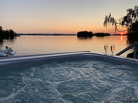 Doma, a přesto v lázních. Finské vířivky nabízejí luxusní wellness za málo peněz