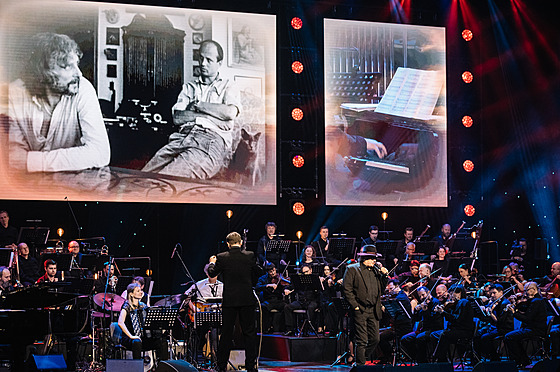 Michael Kocáb na vzpomínkovém koncertě Petr Hapka 80 (Kongresové centrum Praha,... Michael Kocáb na vzpomínkovém koncertě Petr Hapka 80 (Kongresové centrum Praha,...